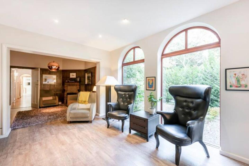 Coach House Βίλα Γουόκινγκ Εξωτερικό φωτογραφία