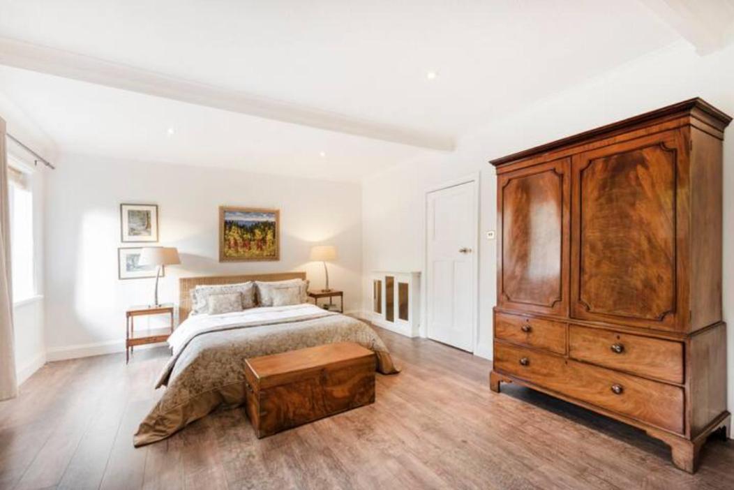 Coach House Βίλα Γουόκινγκ Εξωτερικό φωτογραφία