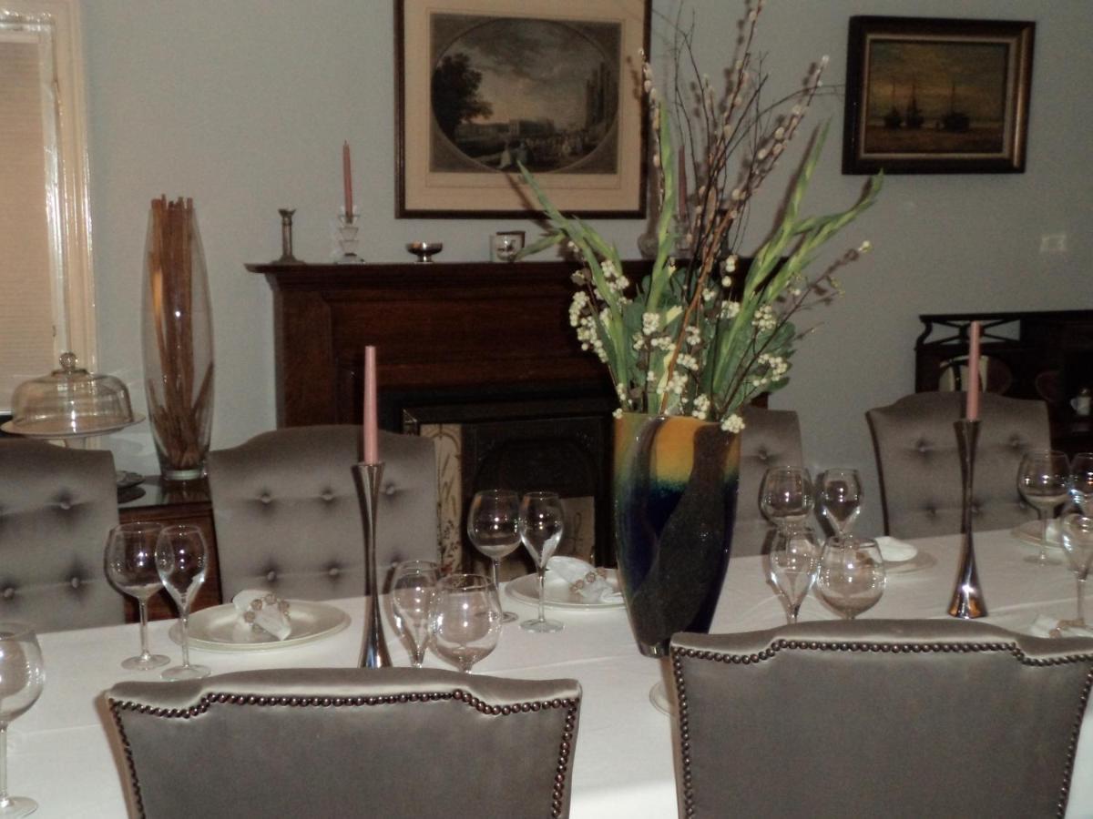 Coach House Βίλα Γουόκινγκ Εξωτερικό φωτογραφία