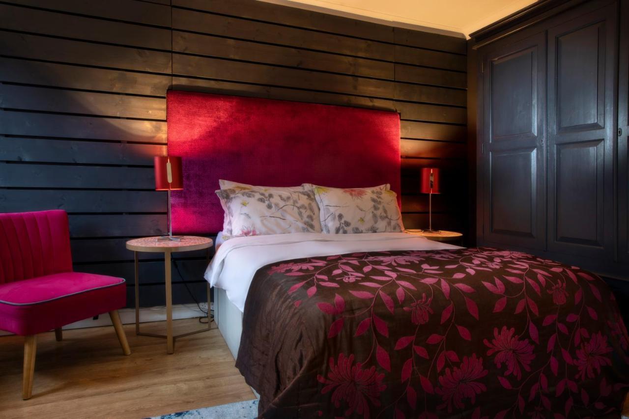Coach House Βίλα Γουόκινγκ Εξωτερικό φωτογραφία